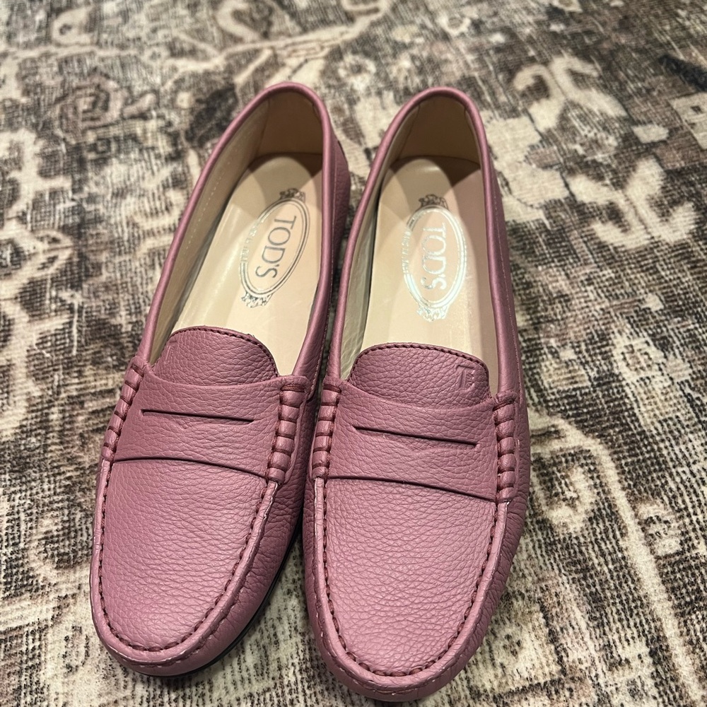 Tod's Mauve Leather Loafers for Women